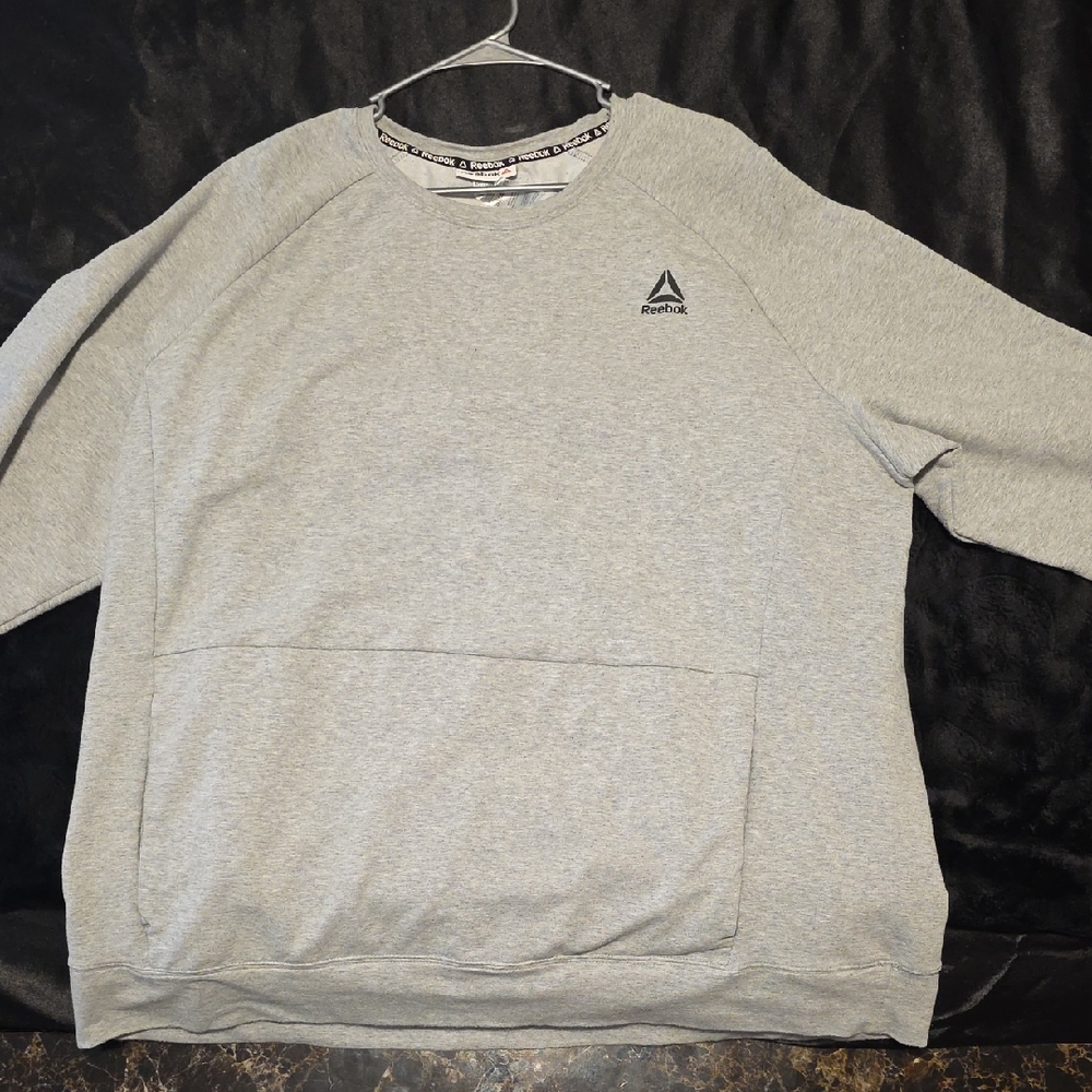 Reebok Men’s Light Gray Crewneck Sweatshirt